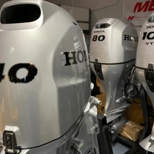 Honda 40 HP short shaft BF40 SRTU (including remote control, gauges and propeller)