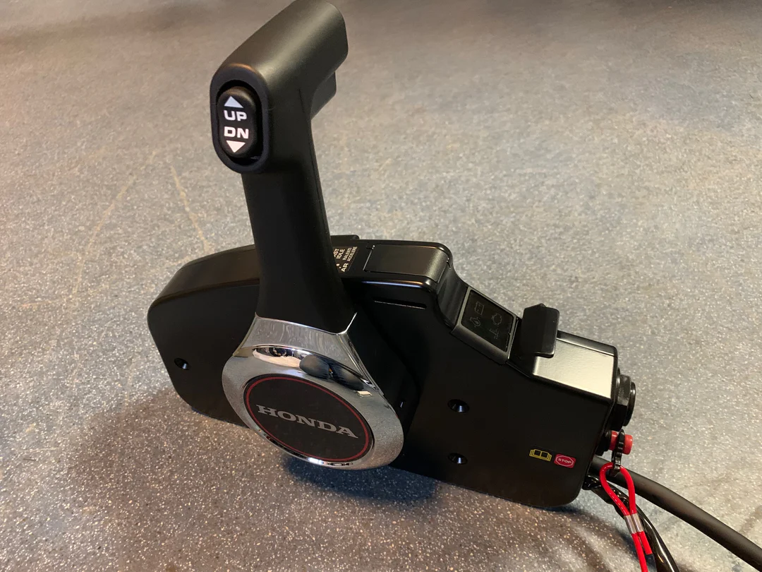 Honda 135 HP long shaft BF135 LRU (including remote control, gauges and propeller) - Image 3