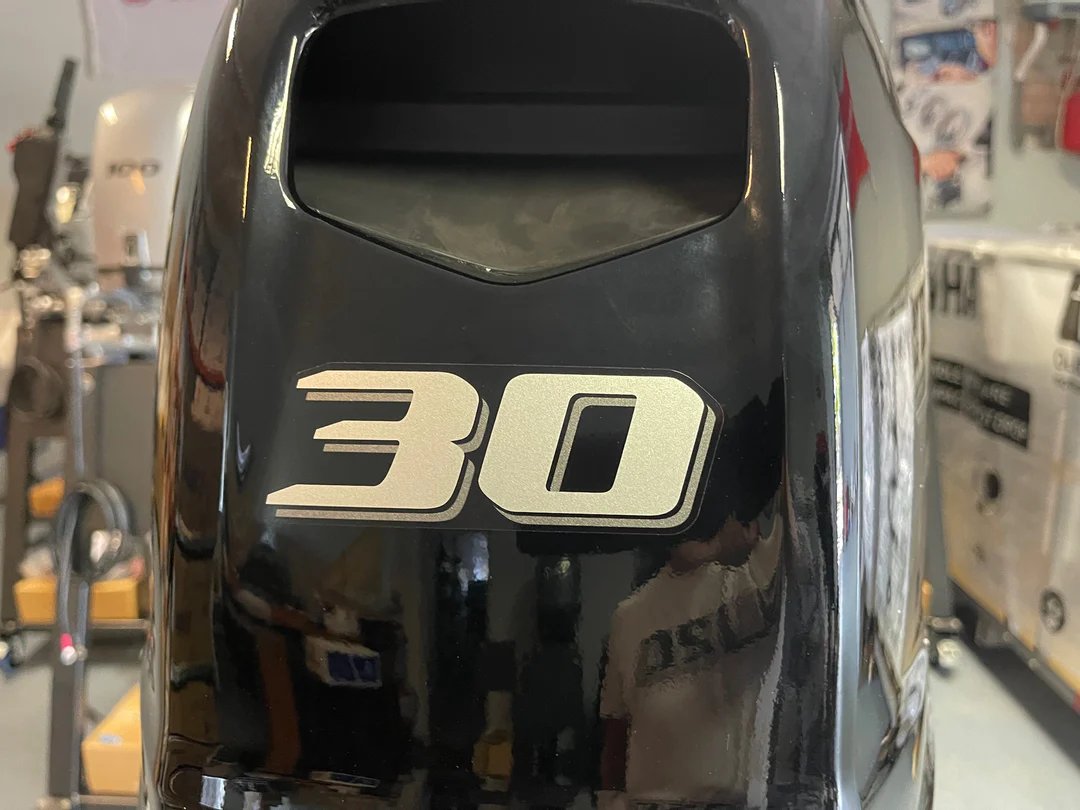 Suzuki 30 HP long-tail DF30 ATL (including remote control and propeller) - Image 4