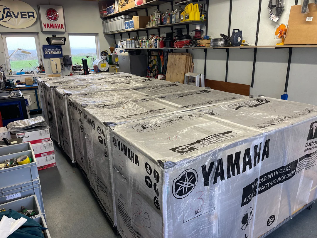 Yamaha 300 HP extra long tail F300 NCB (includes drive-by-wire controls, gauge and propeller) - Image 2